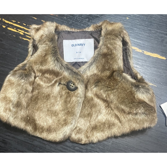 Old Navy Other - Old navy faux fur girls 0-3m vest!